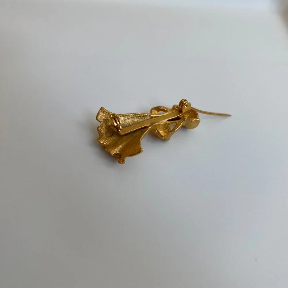 Estate Vintage Angel Choir Woman Reading Book Brushed Gold Tone Brooch Retro Pin
